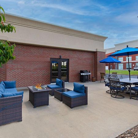 Hampton Inn & Suites Madisonville Exterior photo