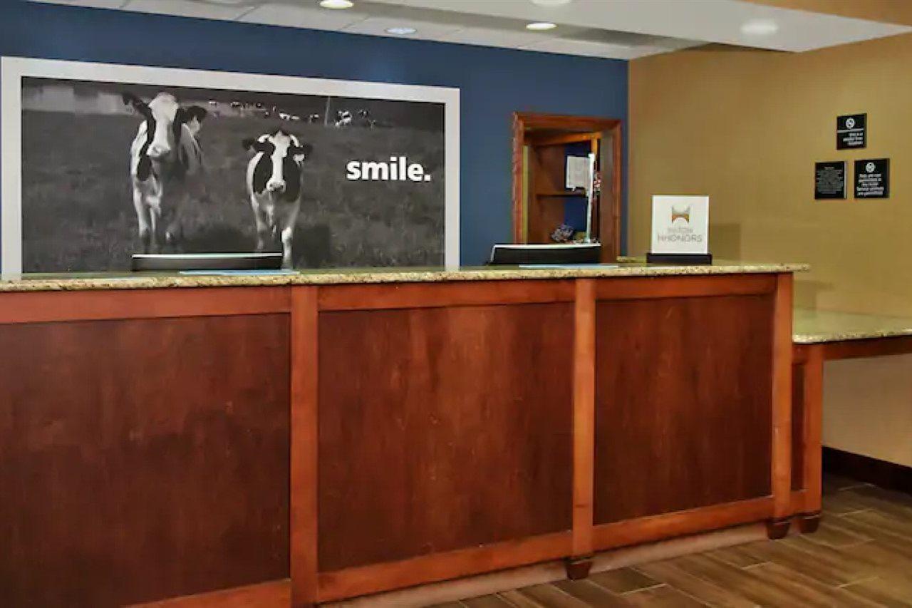 Hampton Inn & Suites Madisonville Exterior photo