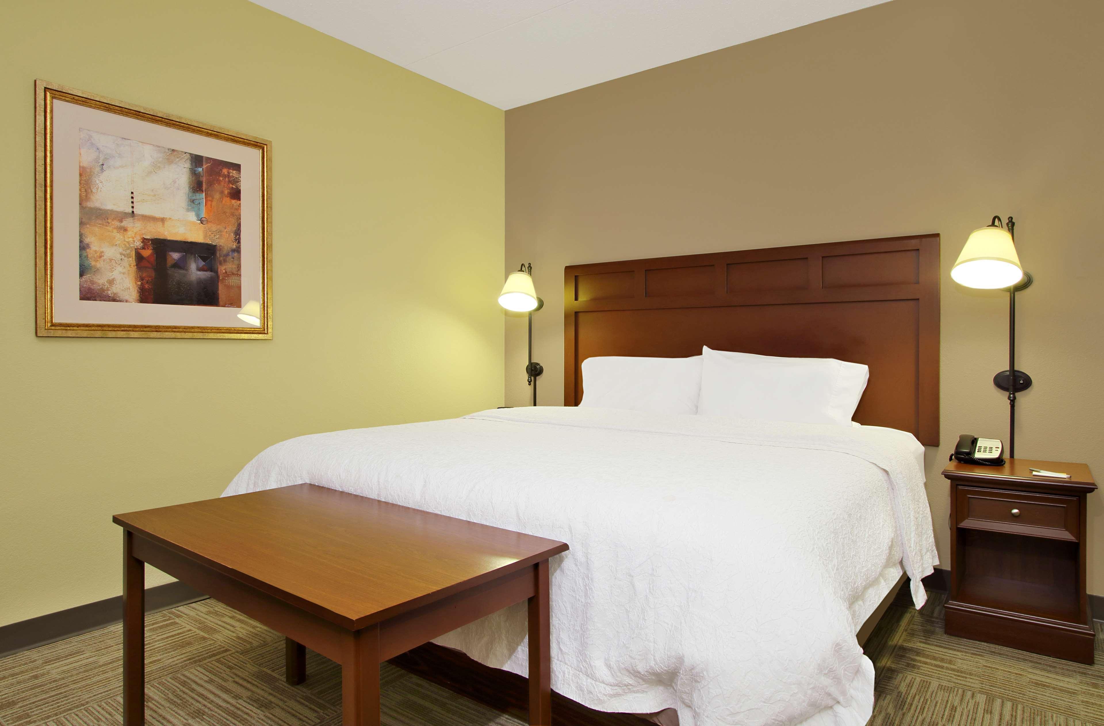 Hampton Inn & Suites Madisonville Exterior photo