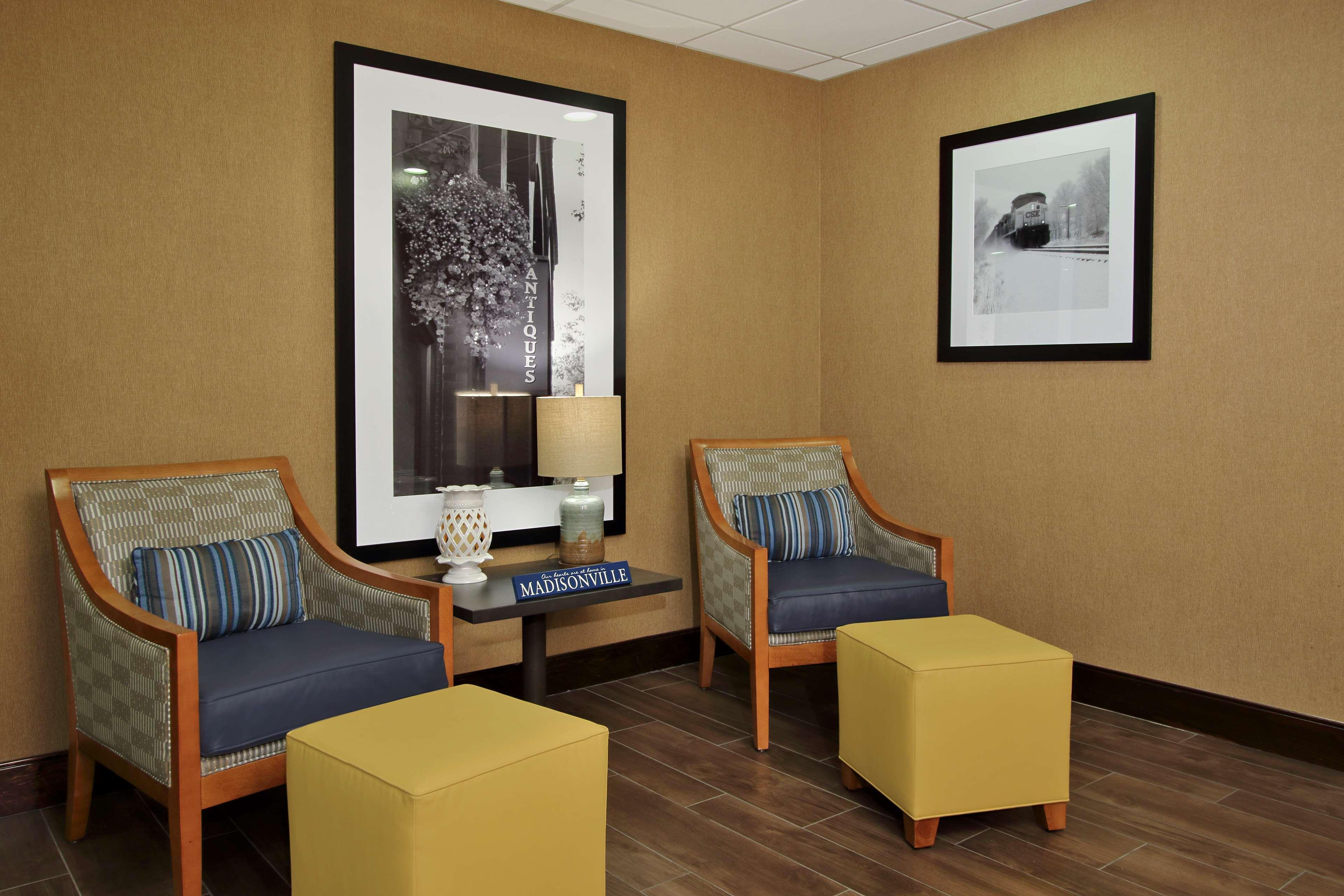 Hampton Inn & Suites Madisonville Exterior photo