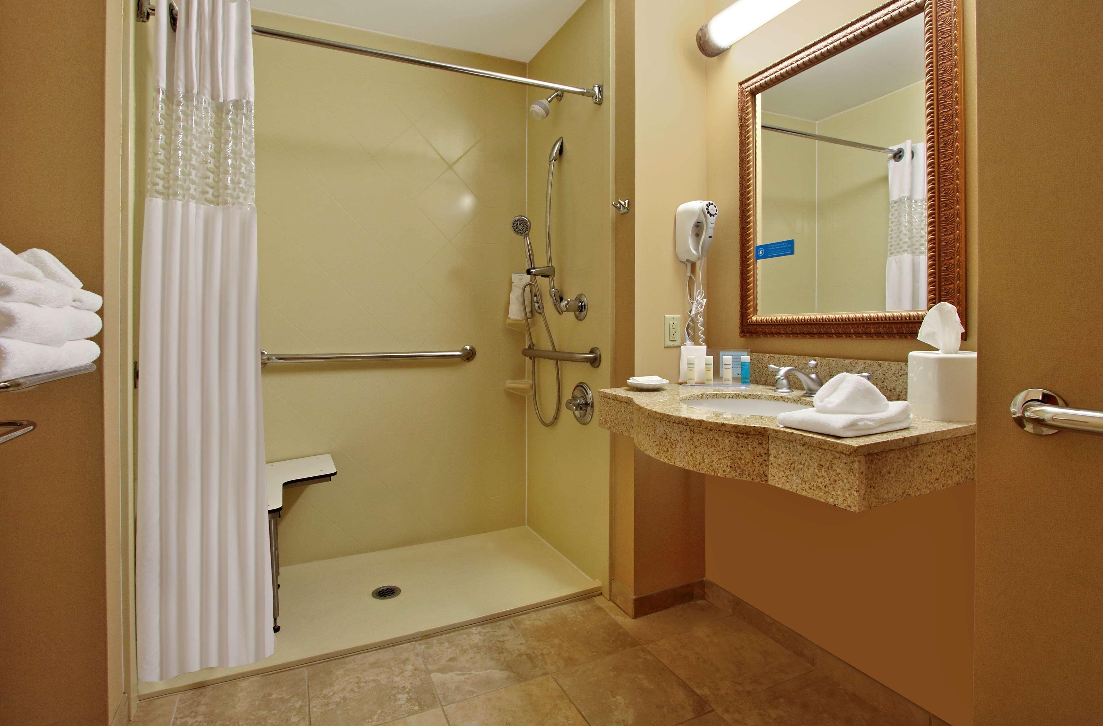 Hampton Inn & Suites Madisonville Exterior photo