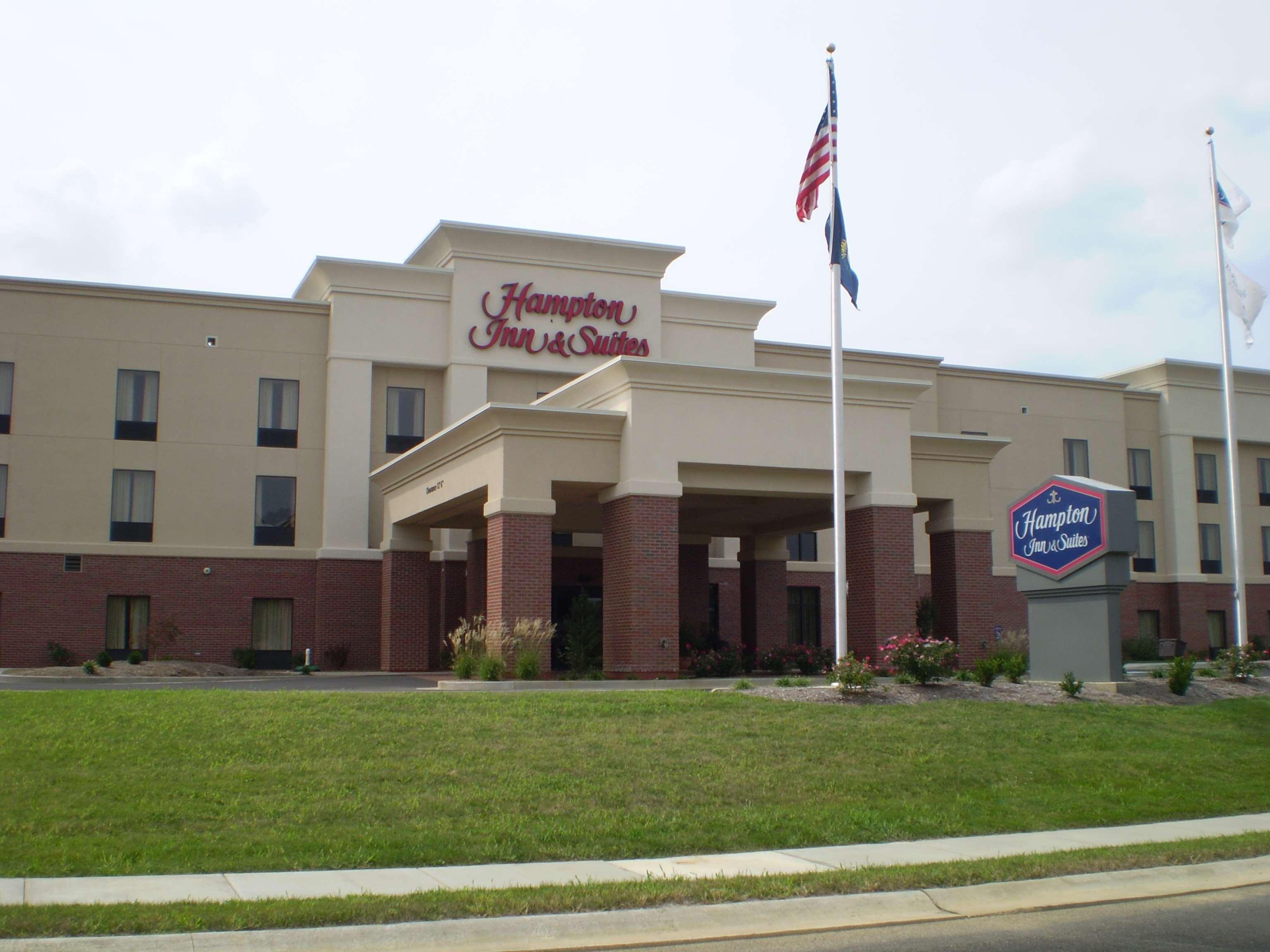 Hampton Inn & Suites Madisonville Exterior photo