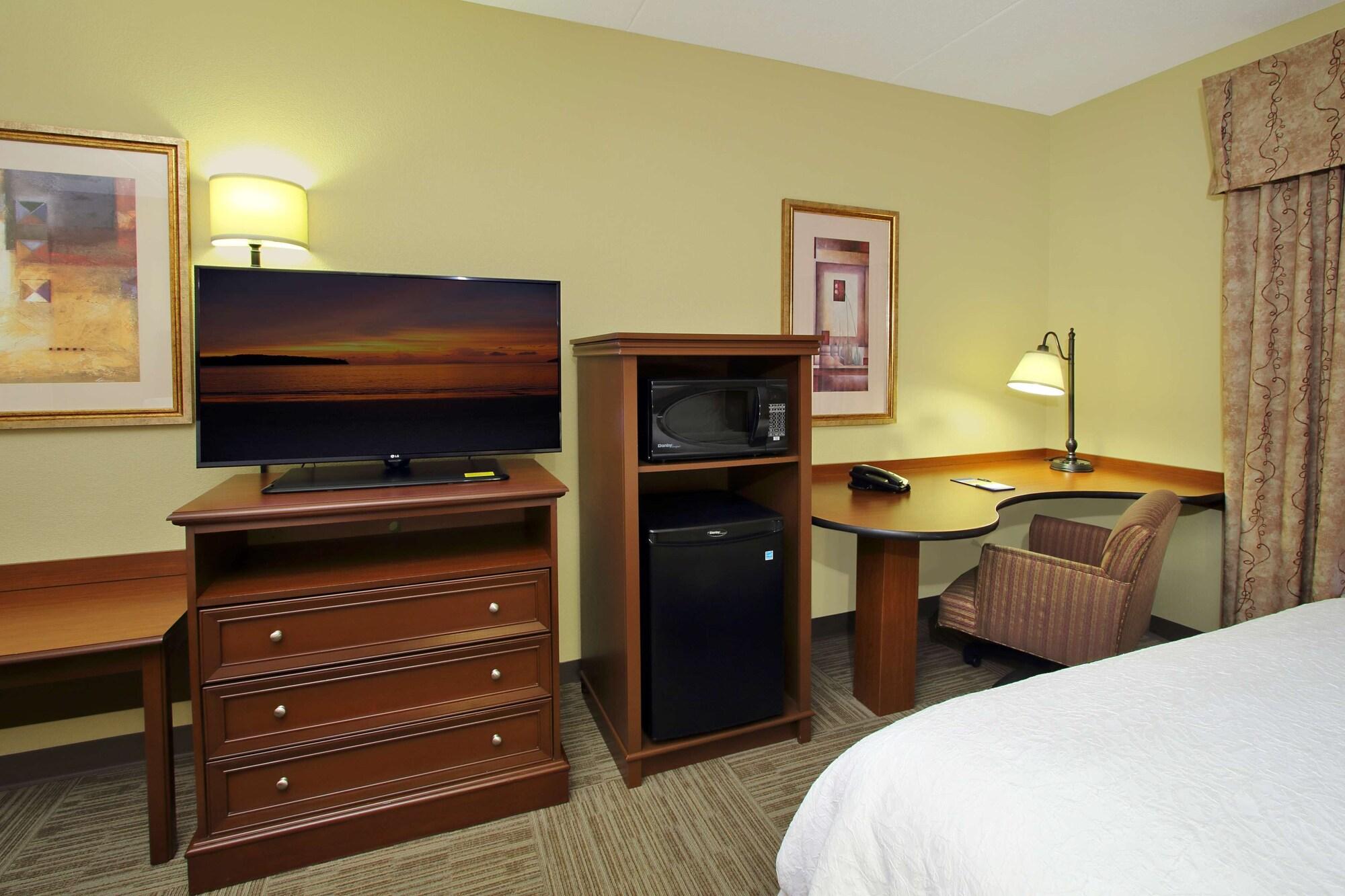 Hampton Inn & Suites Madisonville Exterior photo