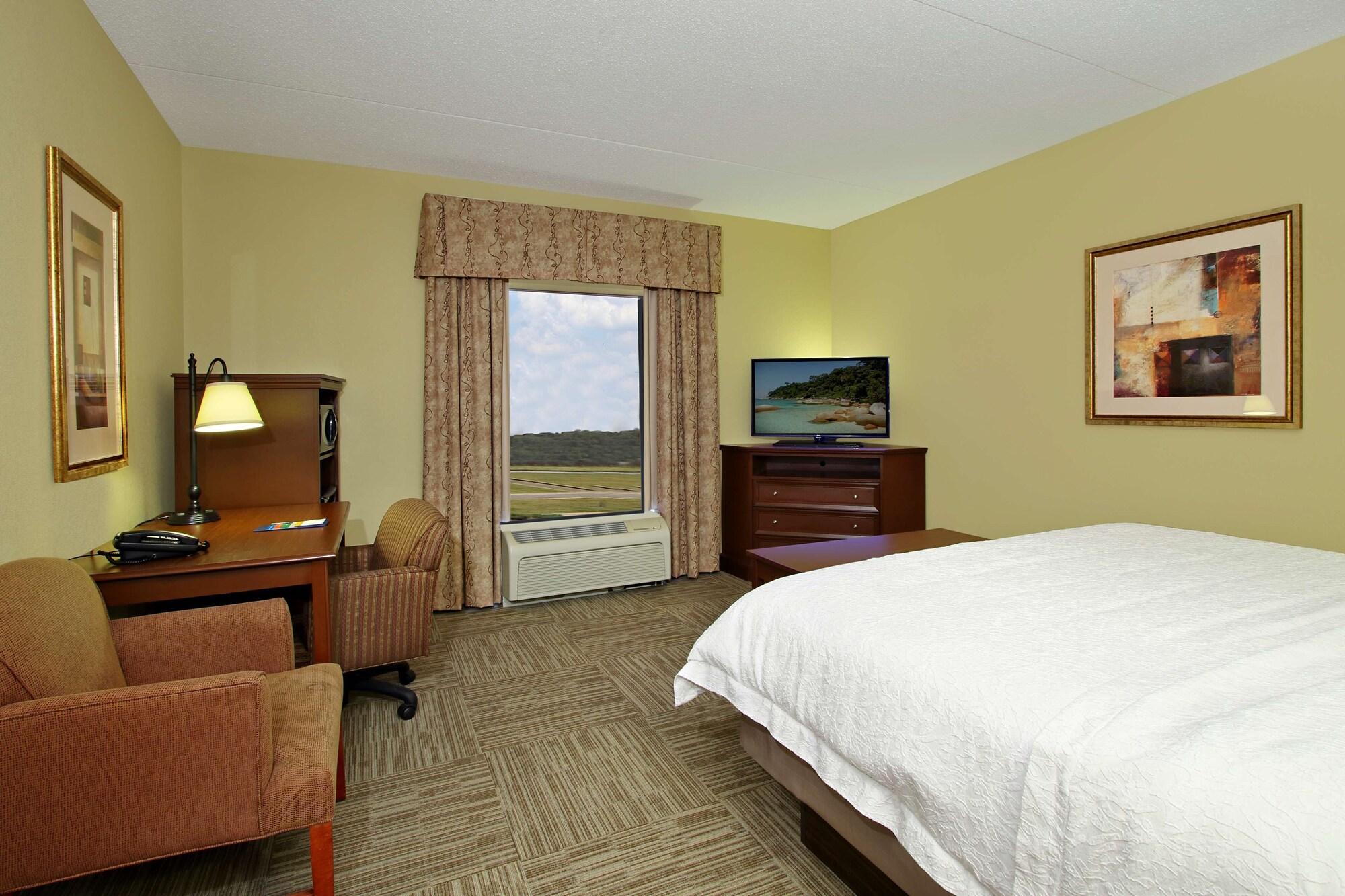 Hampton Inn & Suites Madisonville Exterior photo