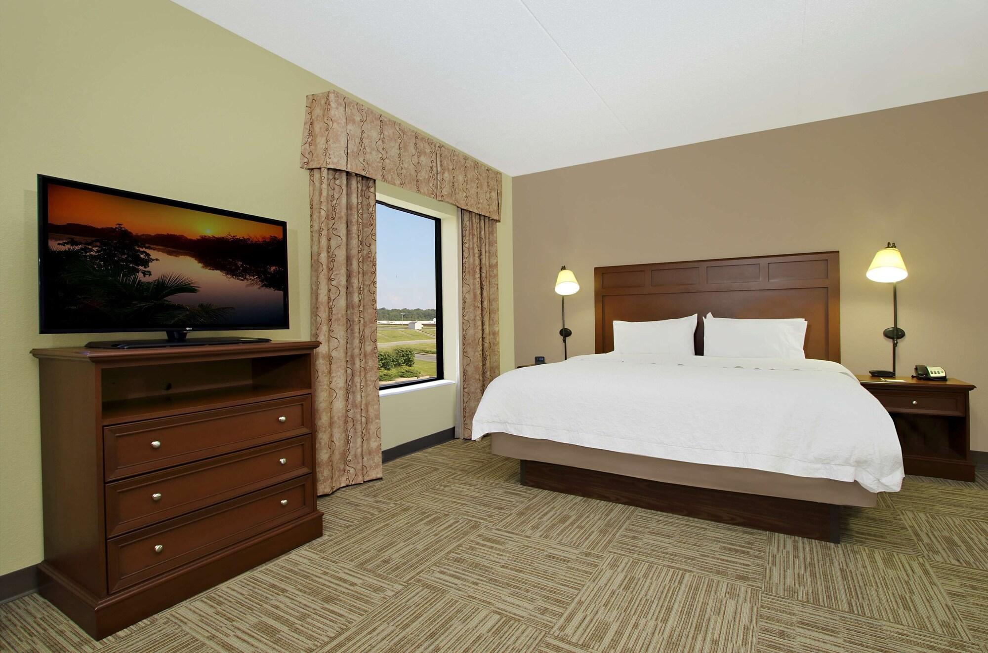 Hampton Inn & Suites Madisonville Exterior photo