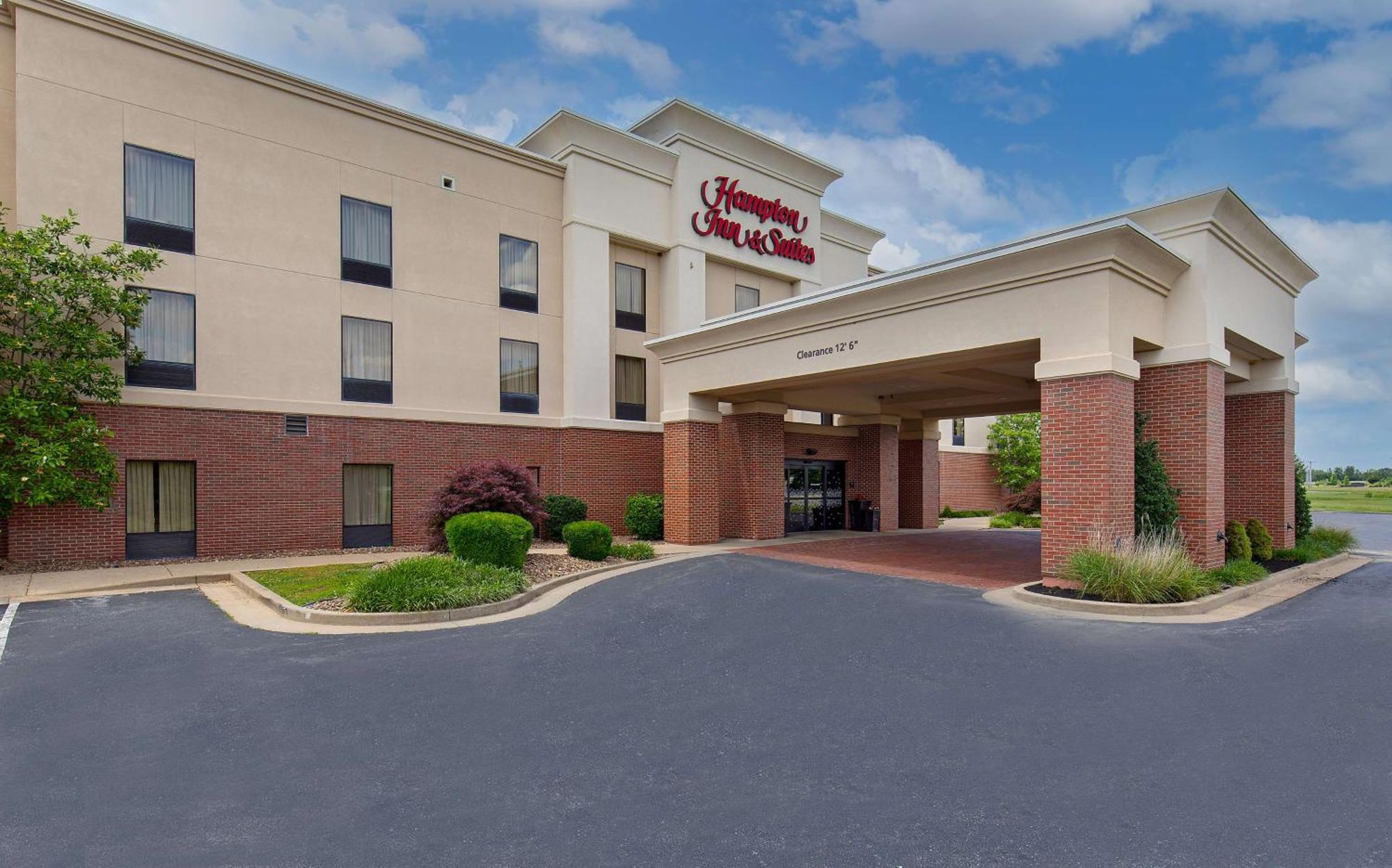 Hampton Inn & Suites Madisonville Exterior photo