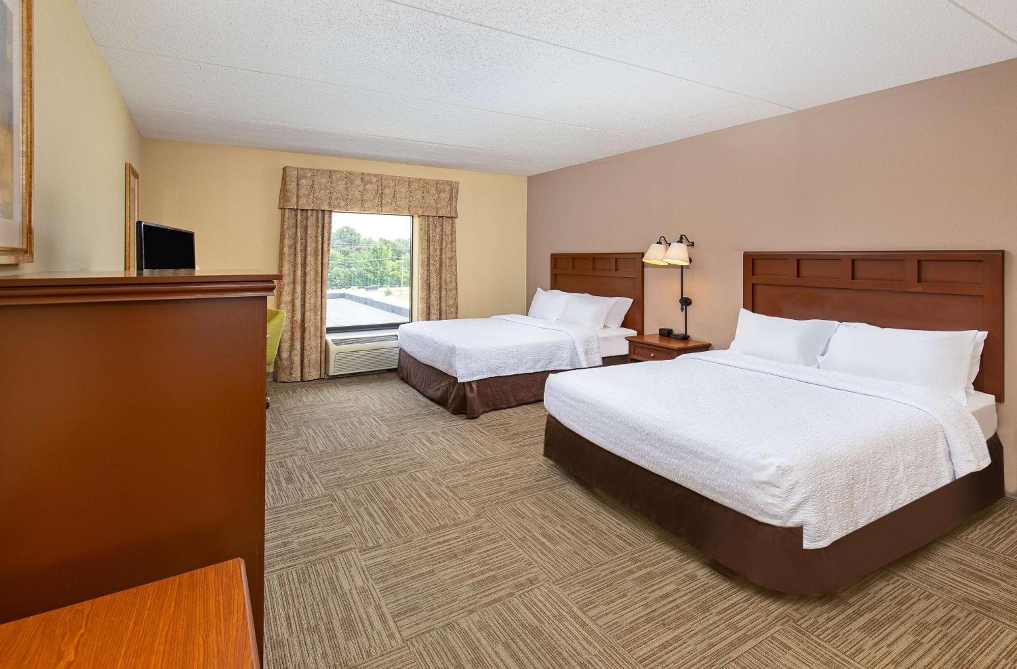 Hampton Inn & Suites Madisonville Exterior photo