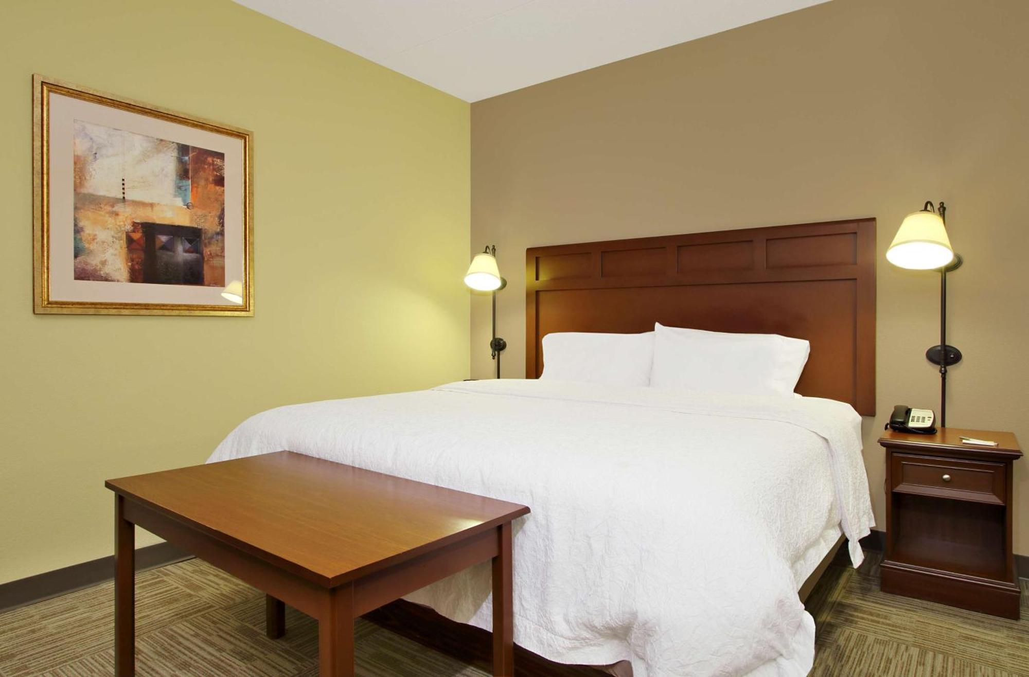 Hampton Inn & Suites Madisonville Exterior photo
