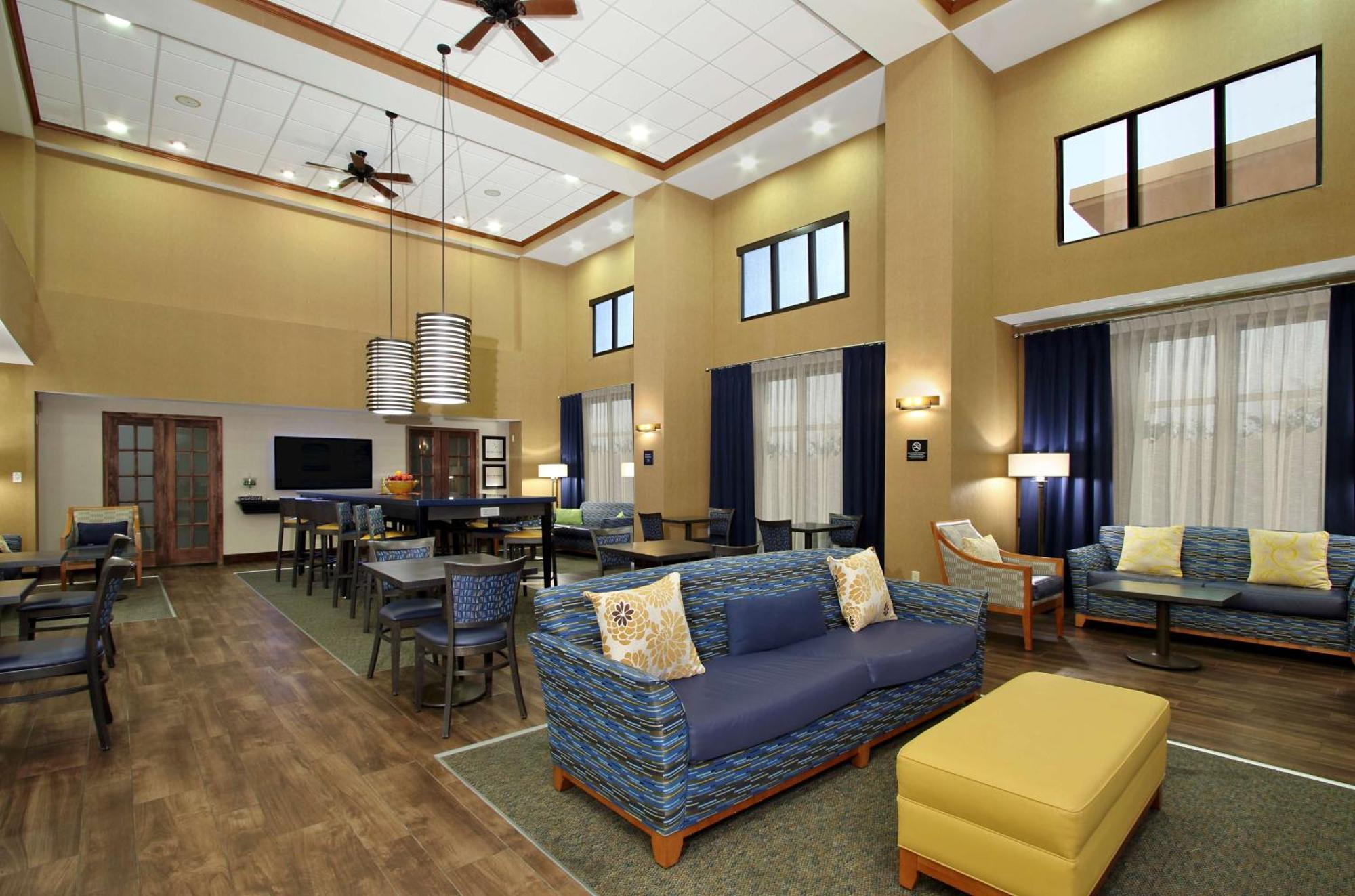 Hampton Inn & Suites Madisonville Exterior photo