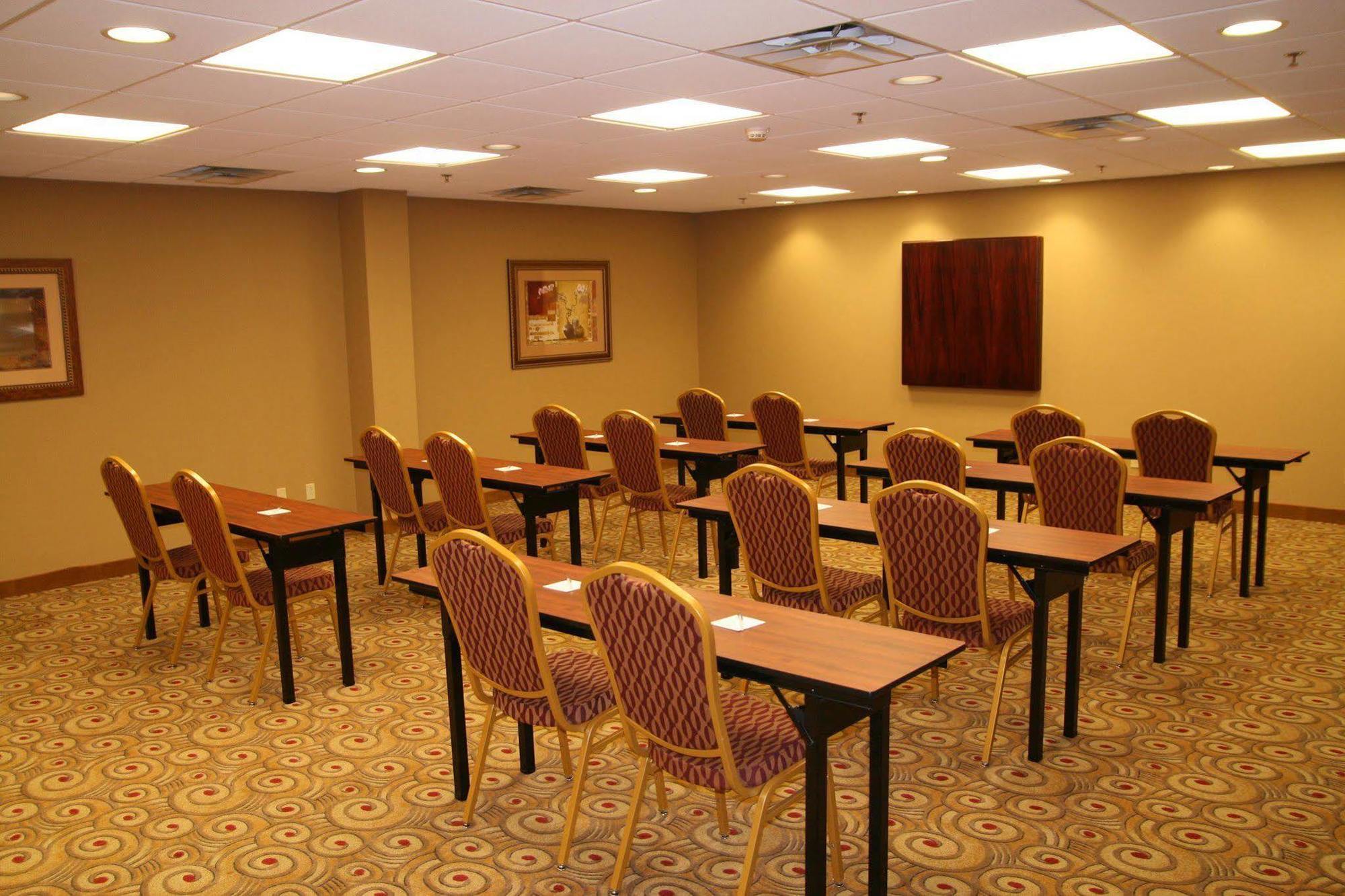 Hampton Inn & Suites Madisonville Exterior photo